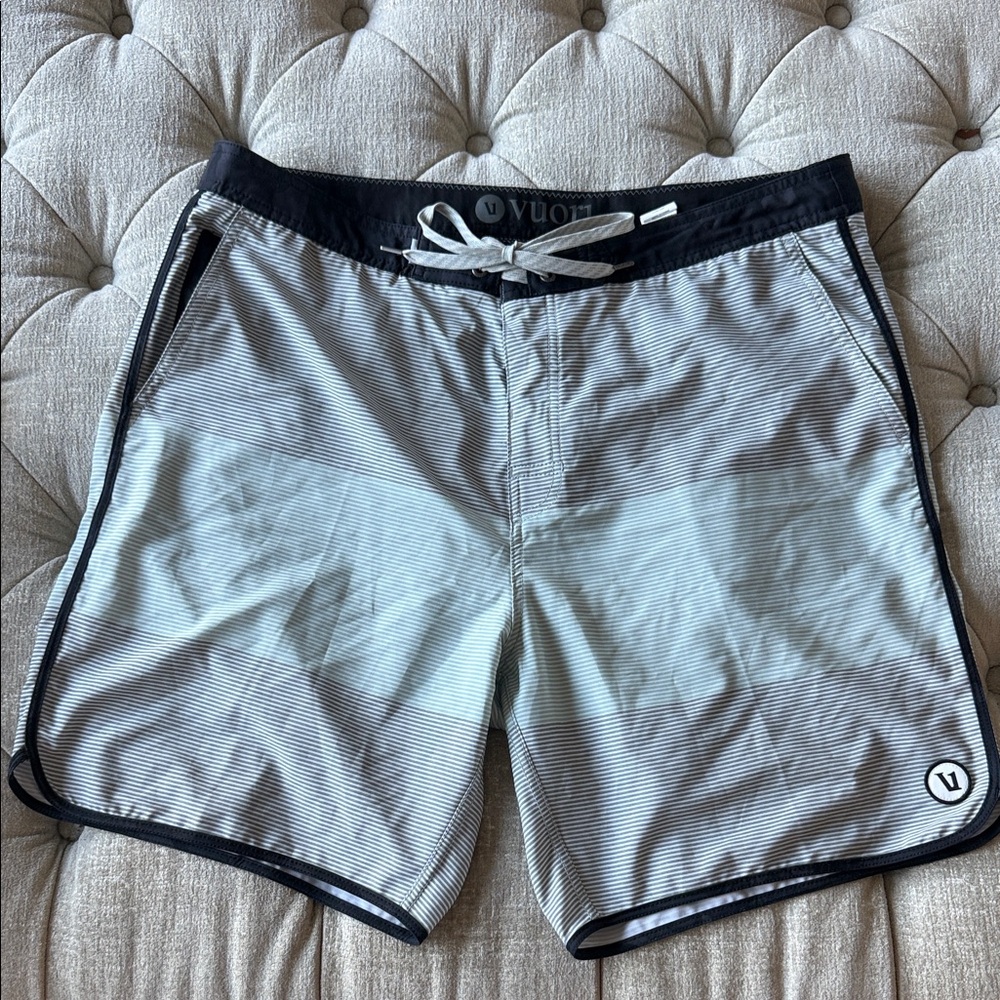 Vuori Men's 36 Striped‎ Black and Gray Board Shorts